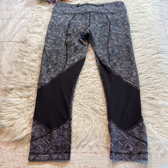 Lululemon Pace Rival Crop in Formation Alpine White Black sz 6 - Picture 10 of 13